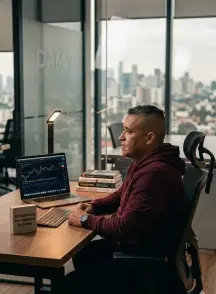 Diego Mendoza, especialista en desarrollo web, soporte técnico y análisis de trading en California